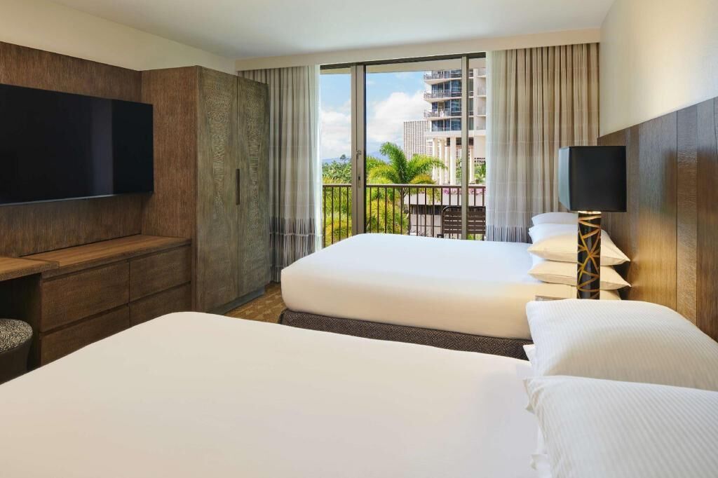 Premium bedding, in-room safe, desk, laptop workspace