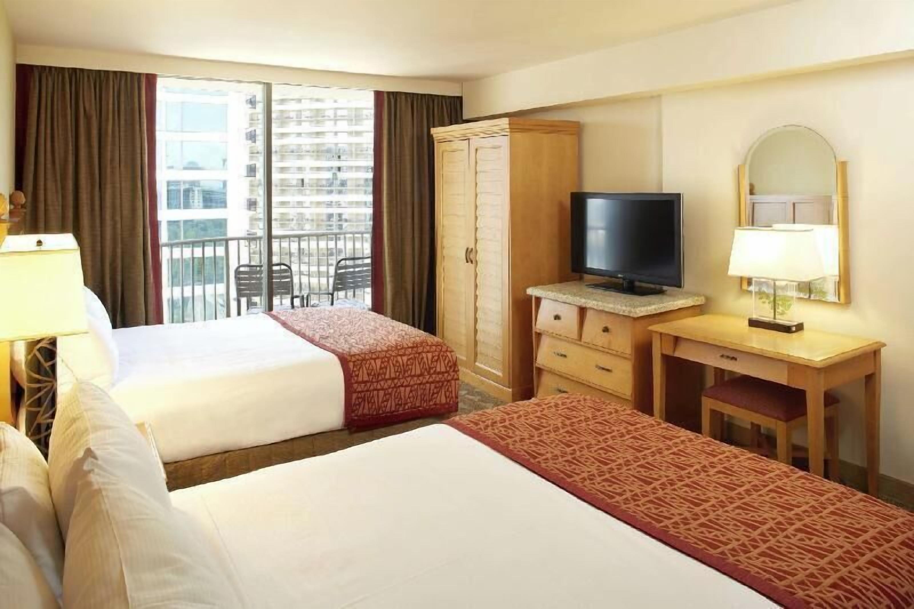 Premium bedding, in-room safe, desk, laptop workspace