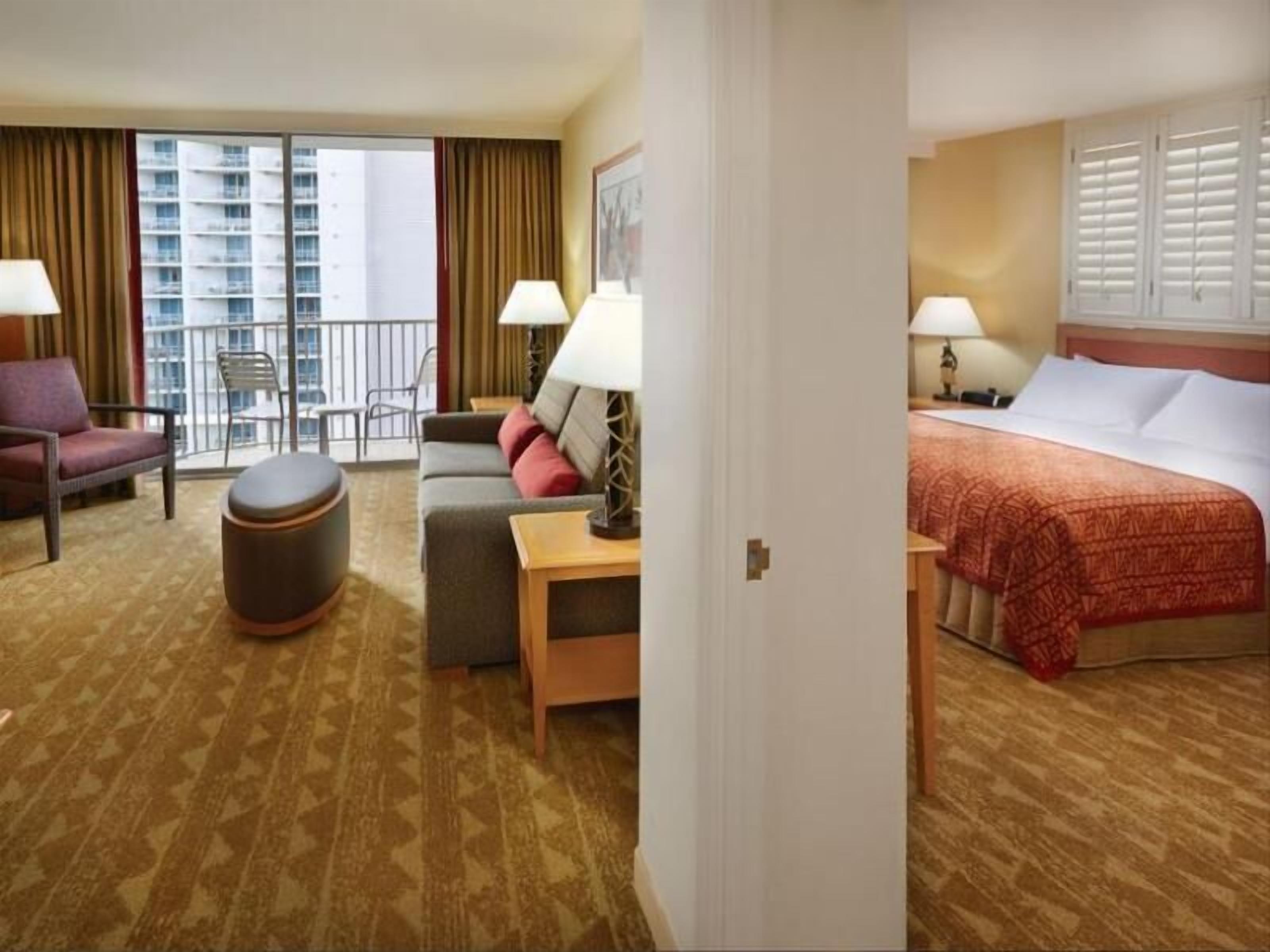 Premium bedding, in-room safe, desk, laptop workspace