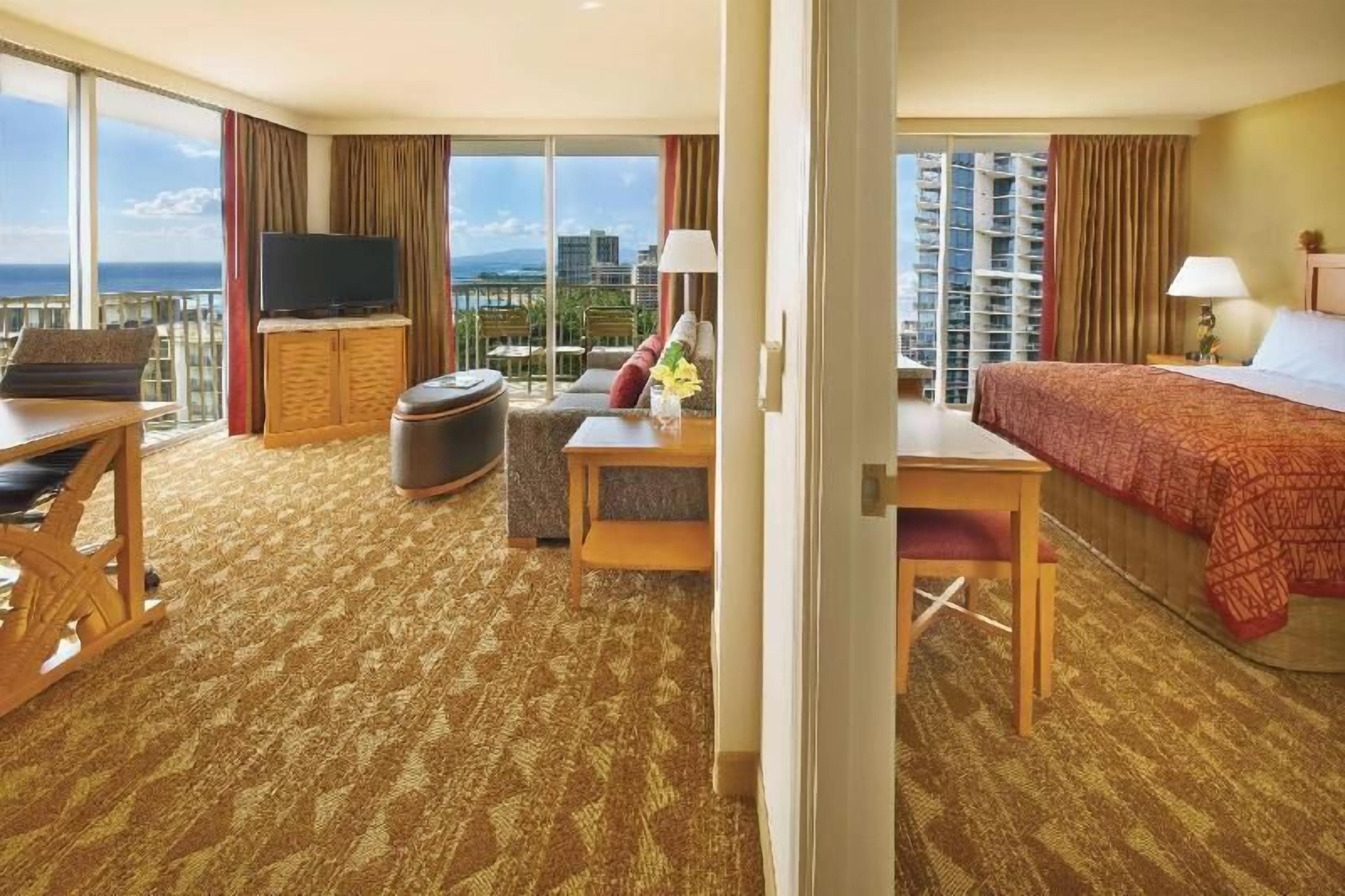 Premium bedding, in-room safe, desk, laptop workspace
