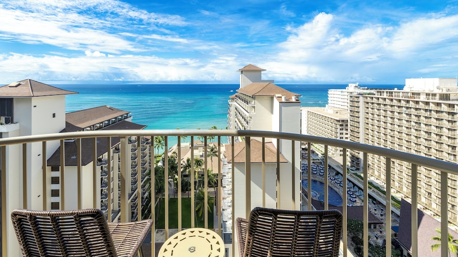 Embassy Suites by Hilton Waikiki Beach Walk