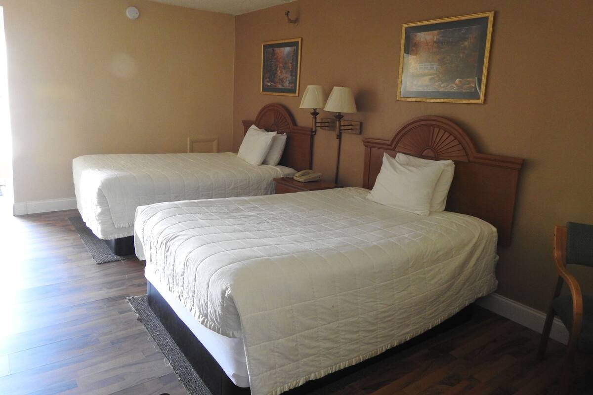 WiFi (free), bed sheets