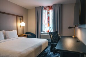 Room, 1 King Bed | Premium bedding, down duvets, in-room safe, desk - Fairfield Inn by Marriott New York LaGuardia Airport/Astoria (Astoria)