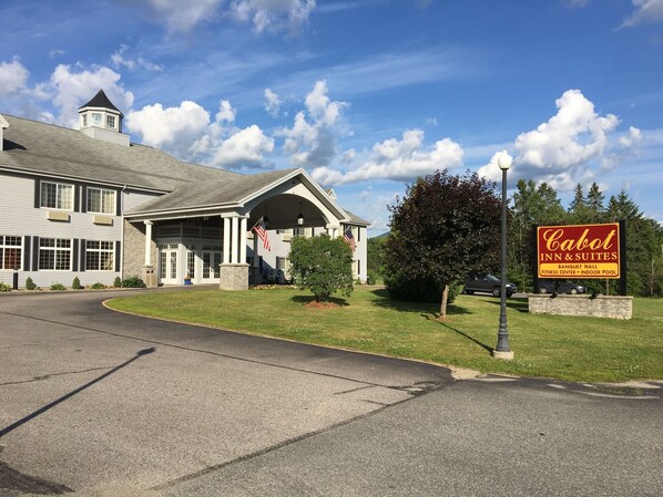 Room, 2 Queen Beds (Main Building ) | Premium bedding, desk, blackout drapes, free WiFi - Cabot Inn & Suites (Lancaster)