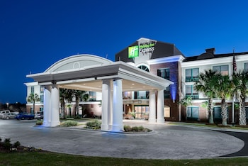 Holiday Inn Express & Suites Florence I-95 & I-20 Civic Ctr by I