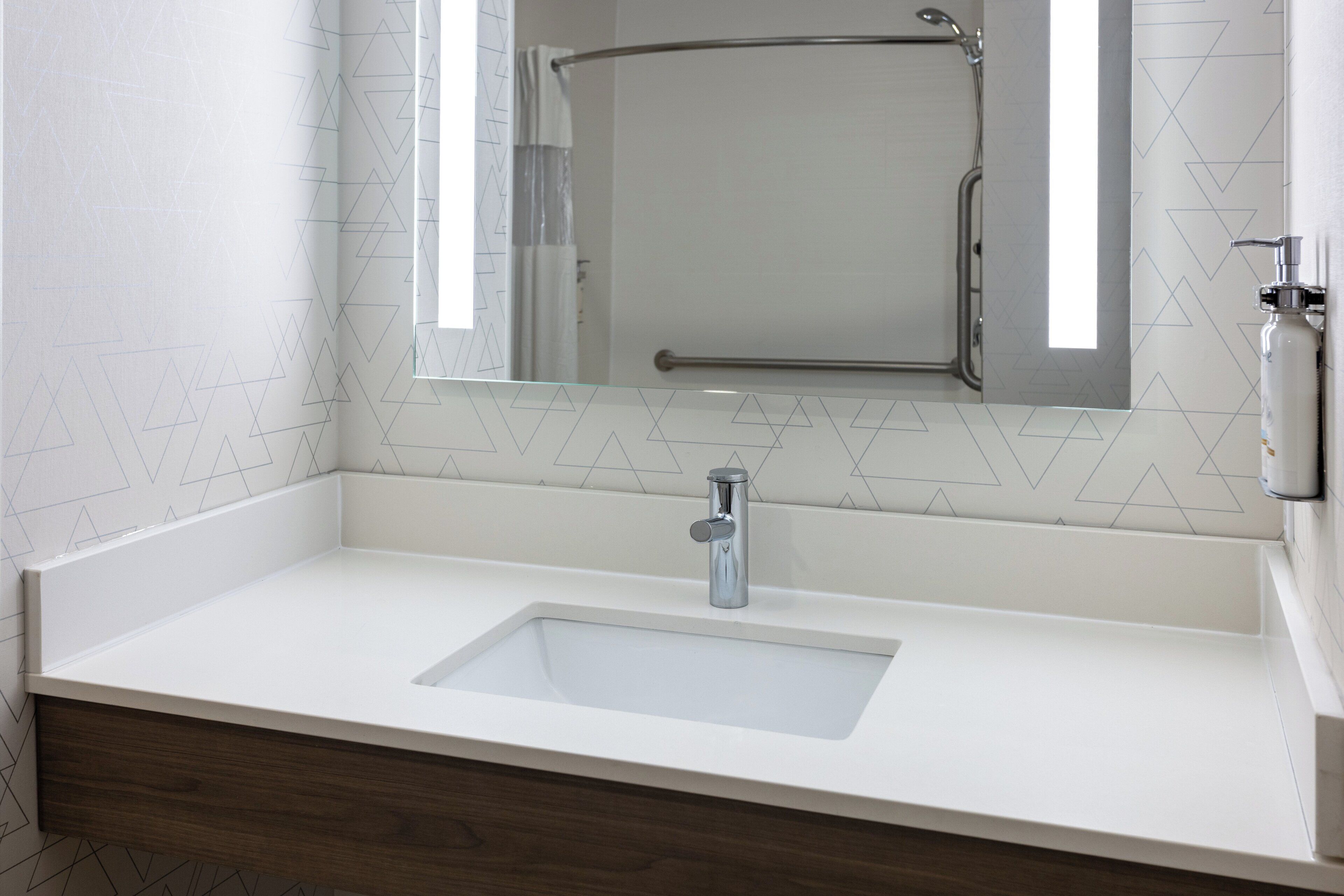 1 bedroom, in-room safe, desk, blackout curtains