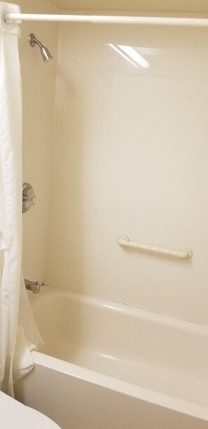 Single Room, 1 Bedroom | Blackout curtains, iron/ironing board, free WiFi, bed sheets - Tomac Motor Inn (Morris Plains)