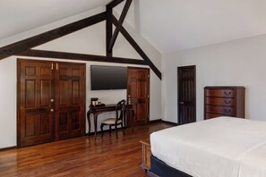 Exclusive Suite, 1 King Bed | In-room safe, iron/ironing board, Internet, bed sheets - Chateau Hotel (New Orleans)