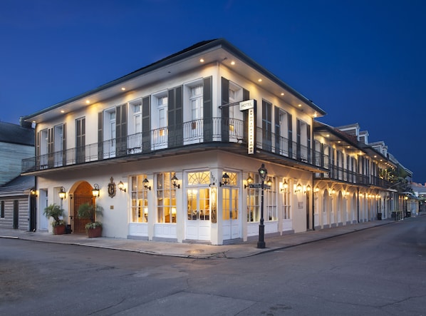 Exterior - Chateau Hotel (New Orleans)