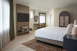 Suite, 1 King Bed with Sofa bed | Premium bedding, in-room safe, desk, laptop workspace - Hotel Vesper, Houston, a Tribute Portfolio Hotel (Houston)