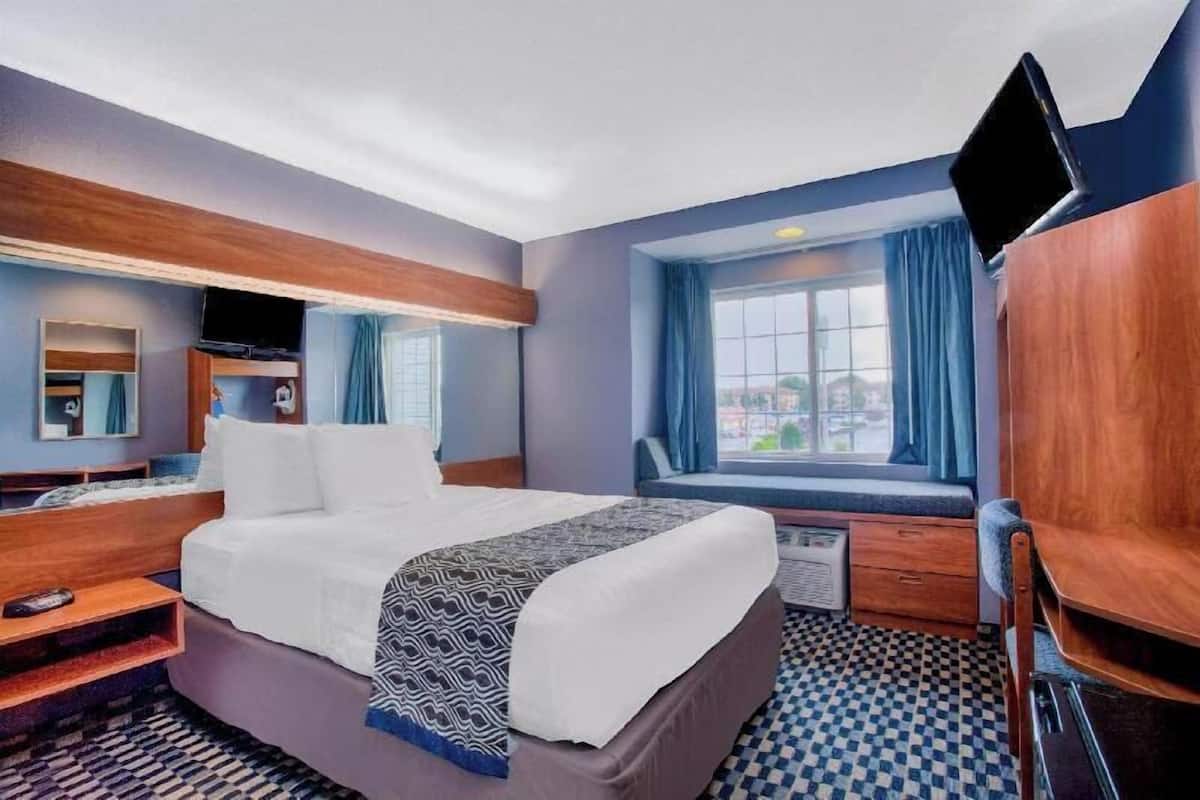 Pillow-top beds, desk, iron/ironing board, free WiFi