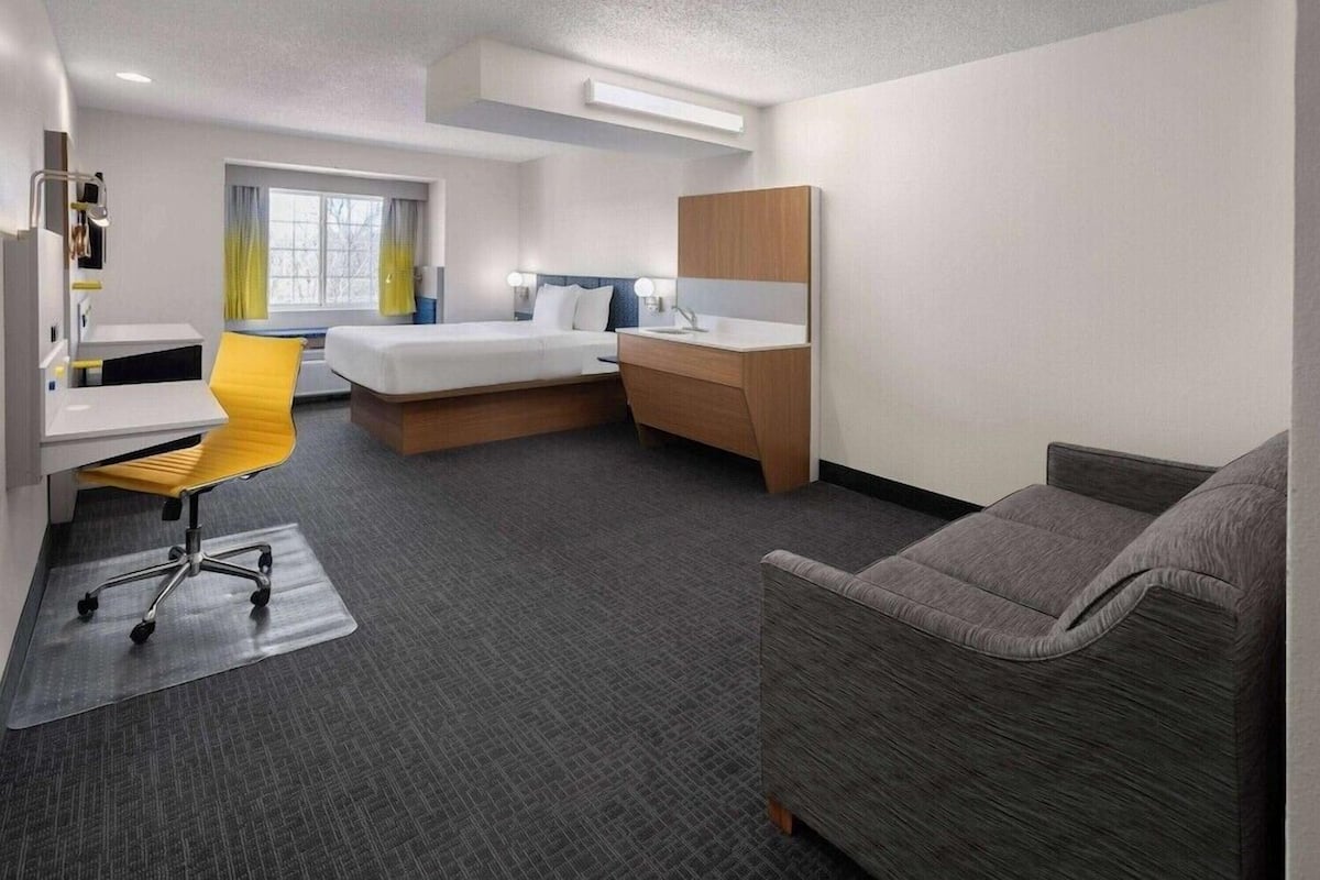 Pillow-top beds, desk, iron/ironing board, free WiFi