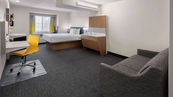 Standard Suite, 1 Queen Bed | Pillowtop beds, desk, iron/ironing board, free WiFi
