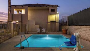 Outdoor pool, pool loungers