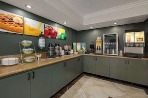 Breakfast area - Quality Inn Lake Elsinore I-15 (Lake Elsinore)