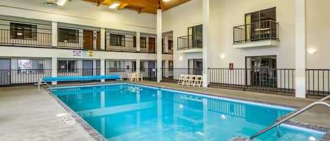 من حمّامات السباحة المغطاة