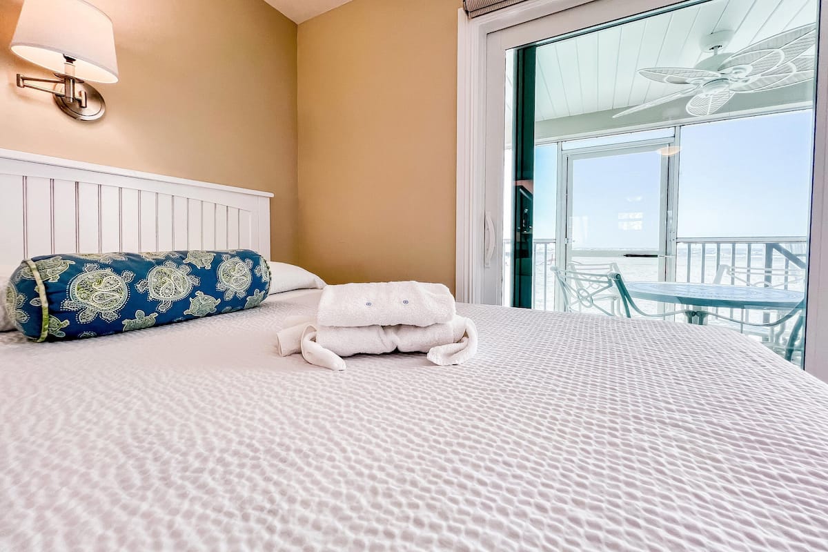 Gulfview Studio | Premium bedding, pillowtop beds, in-room safe, individually decorated