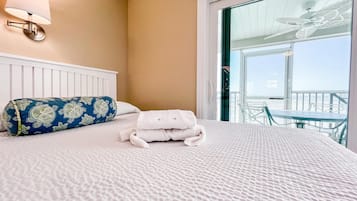 Gulfview Studio | Premium bedding, pillowtop beds, in-room safe, individually decorated