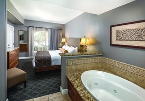 Premium bedding, in-room safe, iron/ironing board, free WiFi - Vino Bello Resort (Napa)