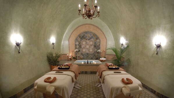 Couples treatment rooms, hot tub, body treatments, aromatherapy - Vino Bello Resort (Napa)