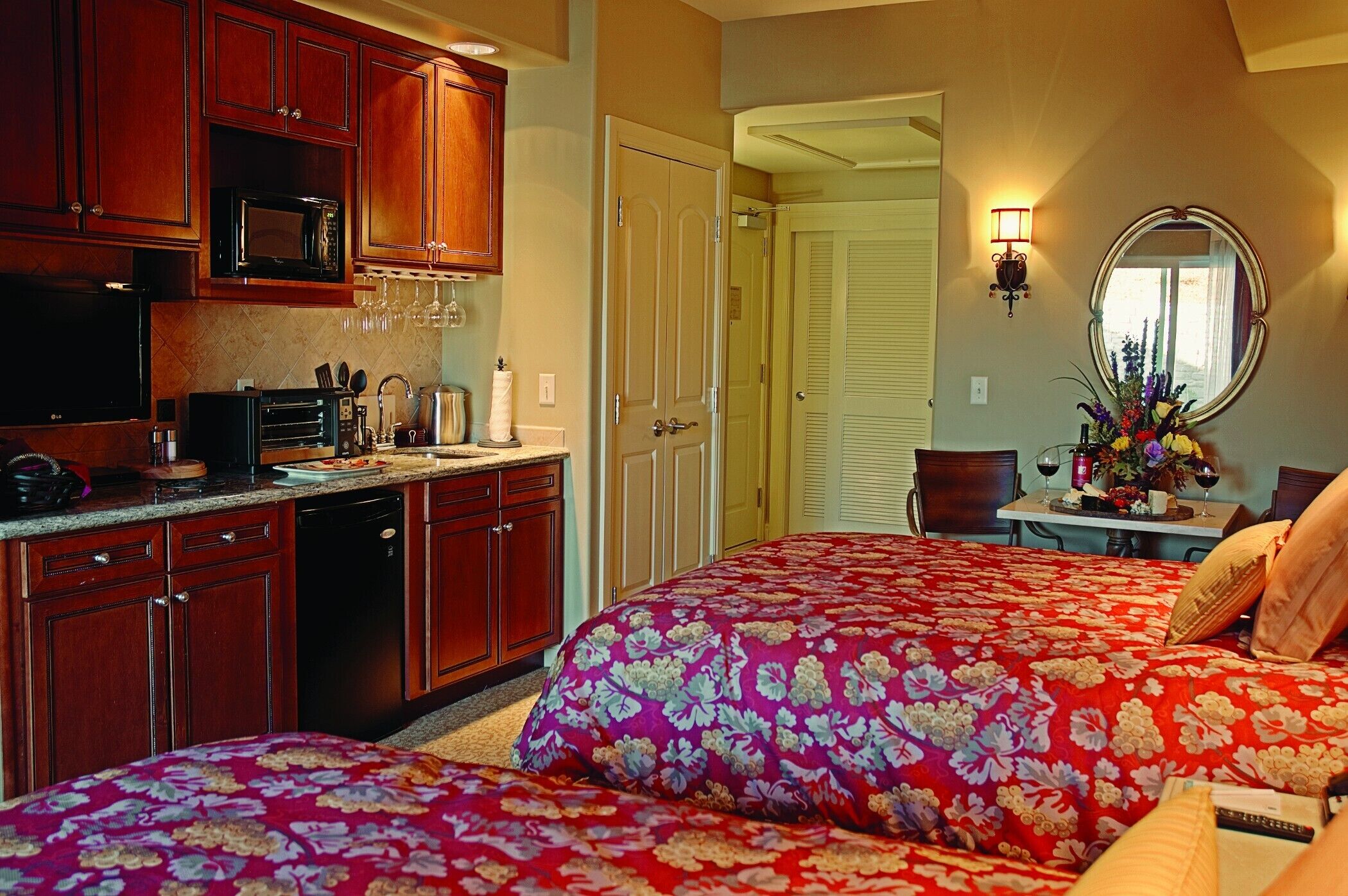 Premium bedding, in-room safe, iron/ironing board, free WiFi