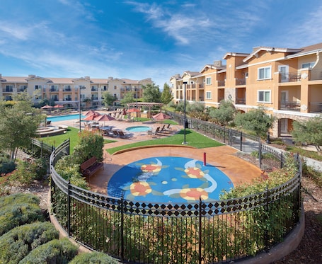 2 outdoor pools