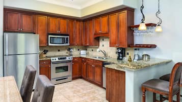Fridge, microwave, coffee/tea maker, cookware/dishes/utensils