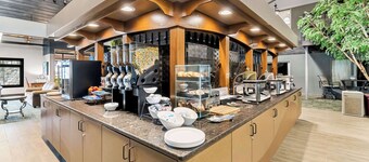 Heartland Inn & Suites, SureStay Collection by Best Western