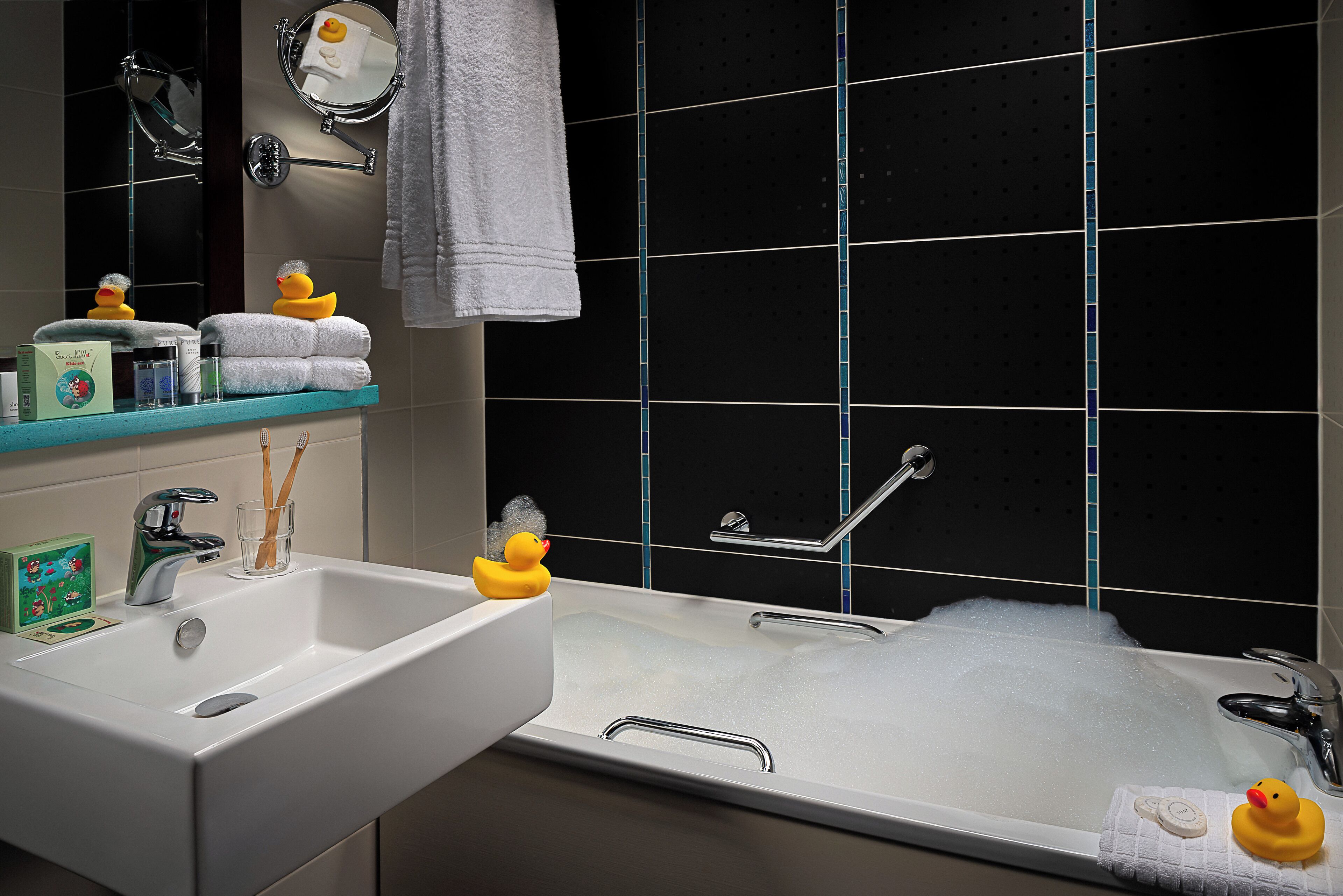 family room, 2 bedrooms, connecting rooms | bathroom | separate bathtub and shower, free toiletries, hair dryer, towels