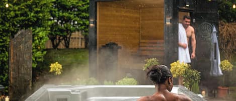 Outdoor spa tub