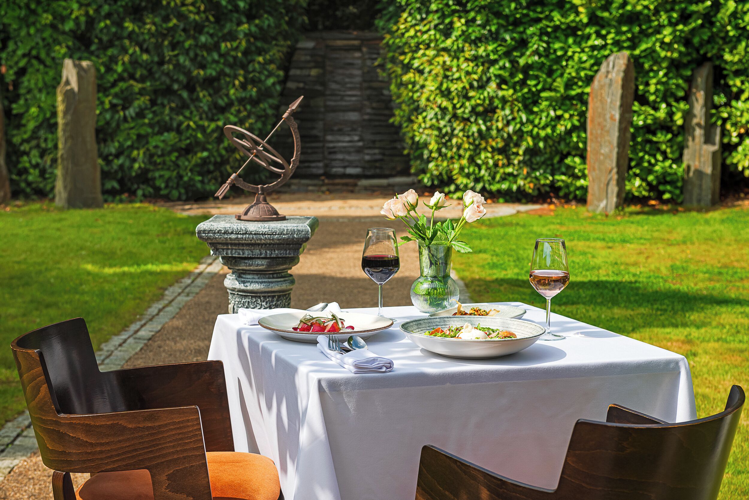 Breakfast, lunch, dinner served; Regional cuisine 