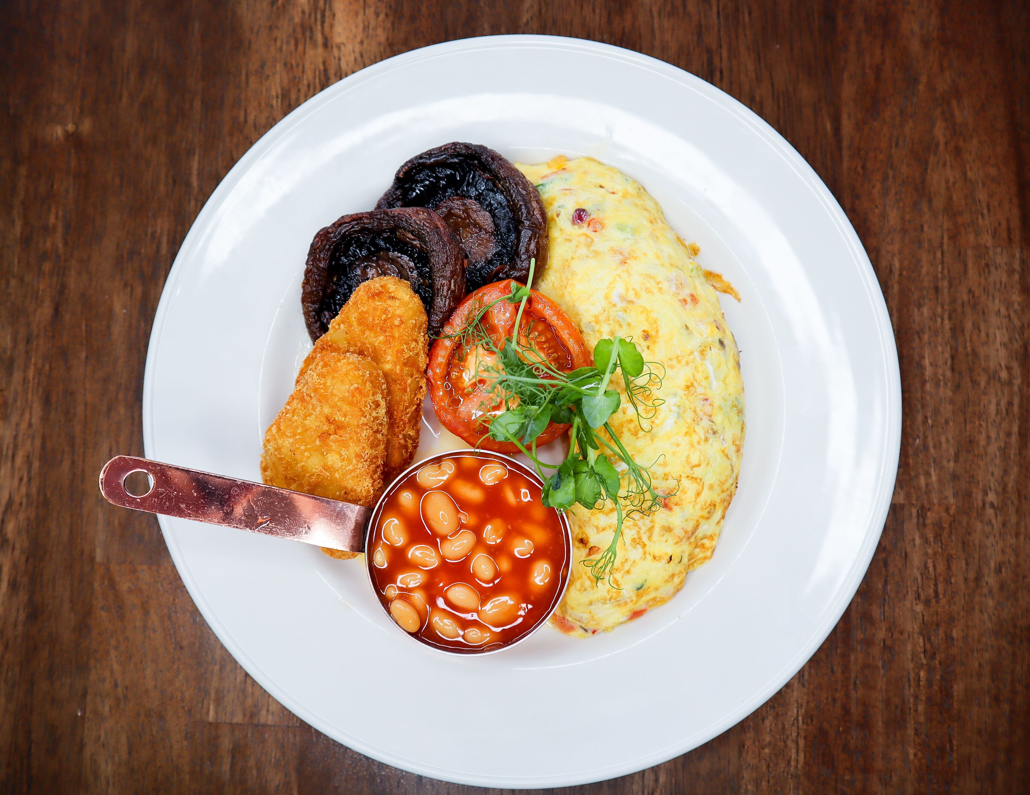 daily full breakfast (eur 15.5 per person)