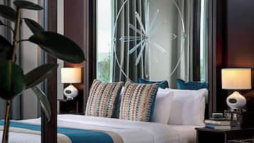 Suite Superior | Seprai antialergi, brankas, meja kerja, dan ruang kerja ramah laptop