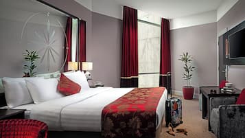 Executive Room, 1 King Bed | 1 bedroom, hypo-allergenic bedding, in-room safe, desk