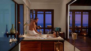 Villa - 2 sovrum (Pool) | Badrum | Badkar och dusch, bubbelbadkar, gratis toalettartiklar och hÄrtork