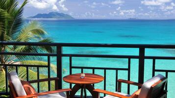 Beach views, serves lunch and dinner