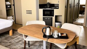 1 soverom, sengetøy av topp kvalitet, safe på rommet og skrivebord