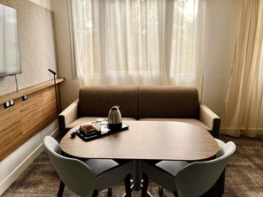 1 bedroom, premium bedding, in-room safe, desk