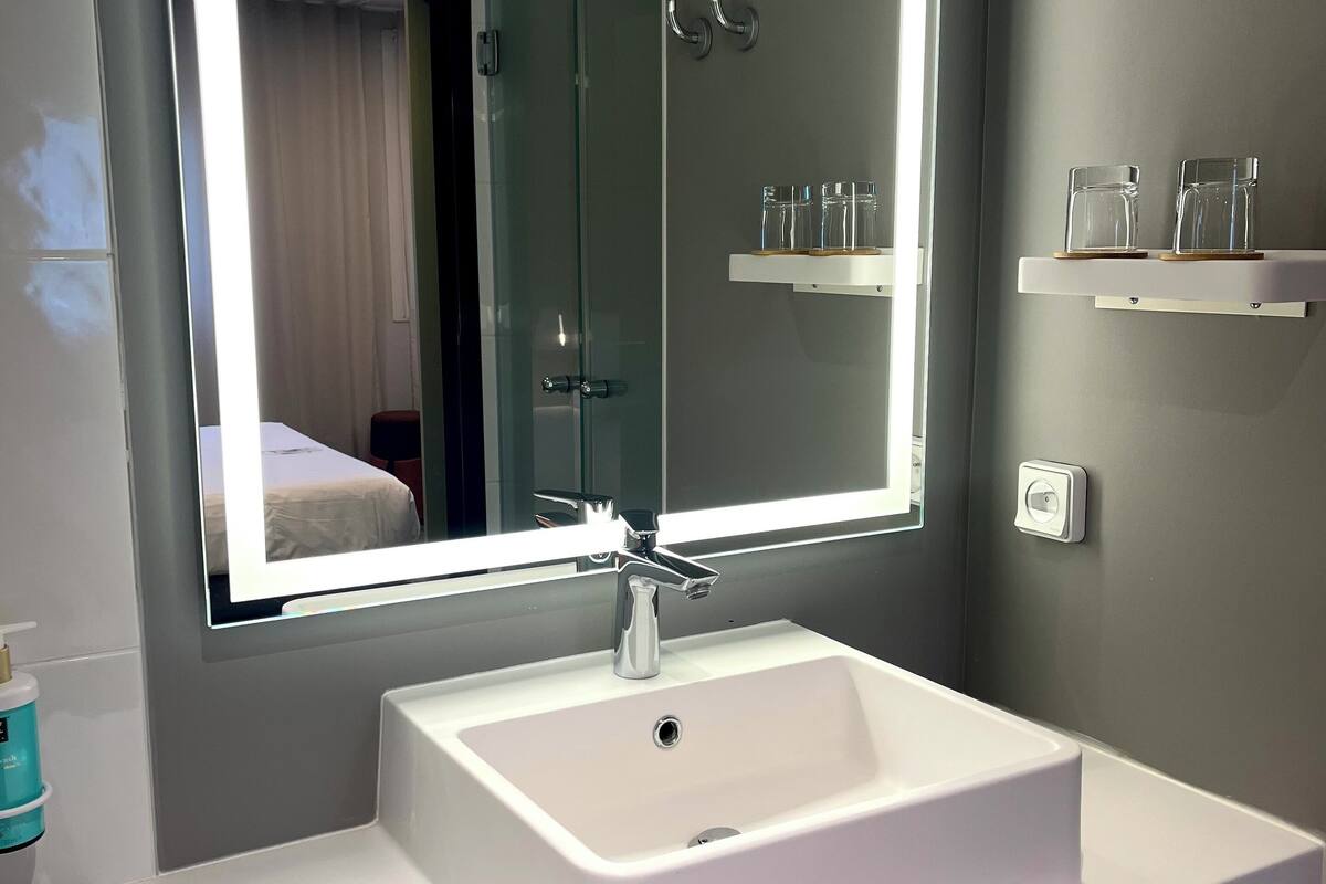1 bedroom, premium bedding, in-room safe, desk