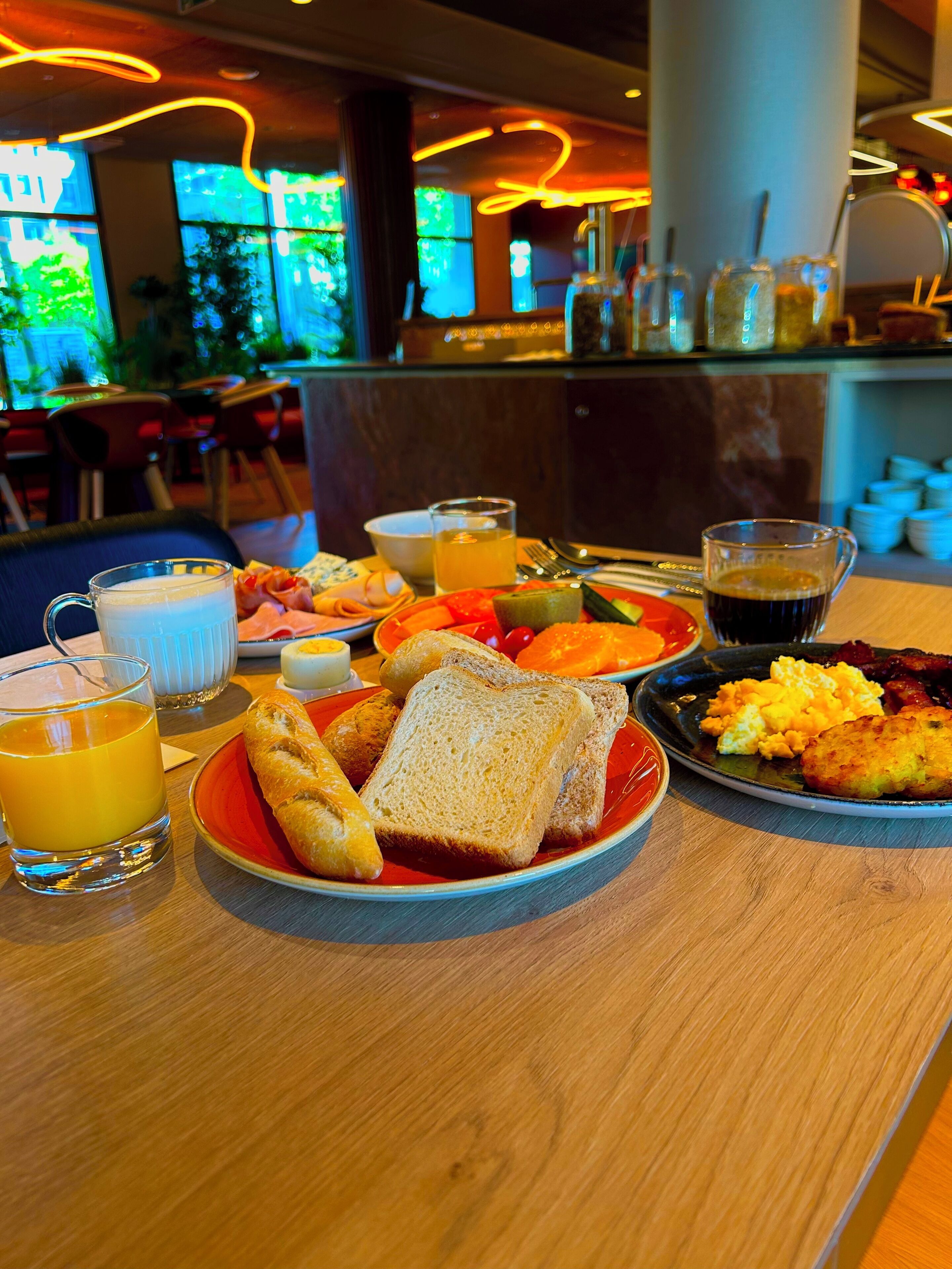 주말 뷔페 아침 식사(1인당 EUR 18.5)