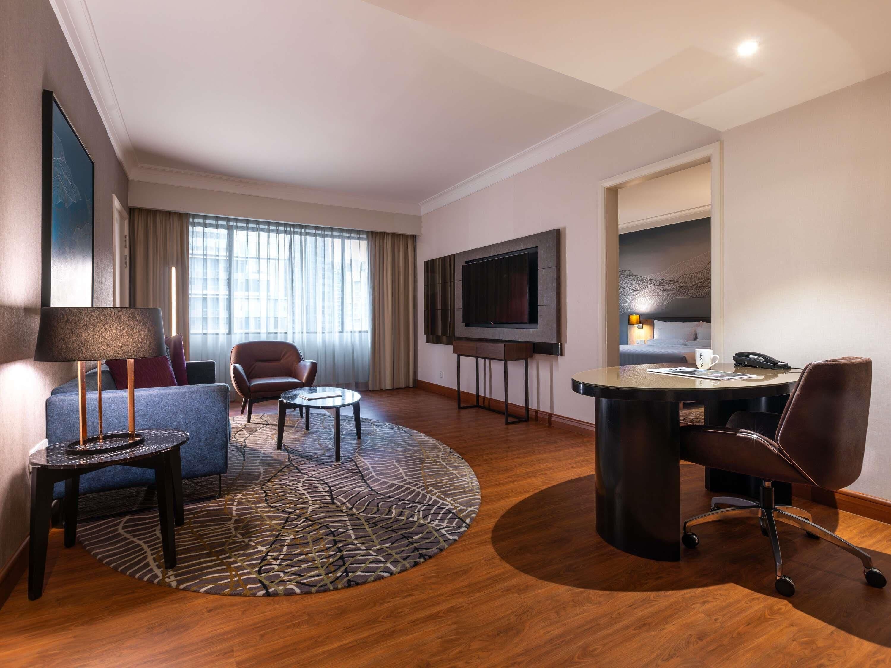 Junior Suite, 1 King Bed | Minibar, in-room safe, desk, blackout curtains