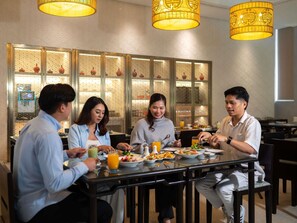 Breakfast, lunch and dinner served - Novotel Kuala Lumpur City Centre (Kuala Lumpur)