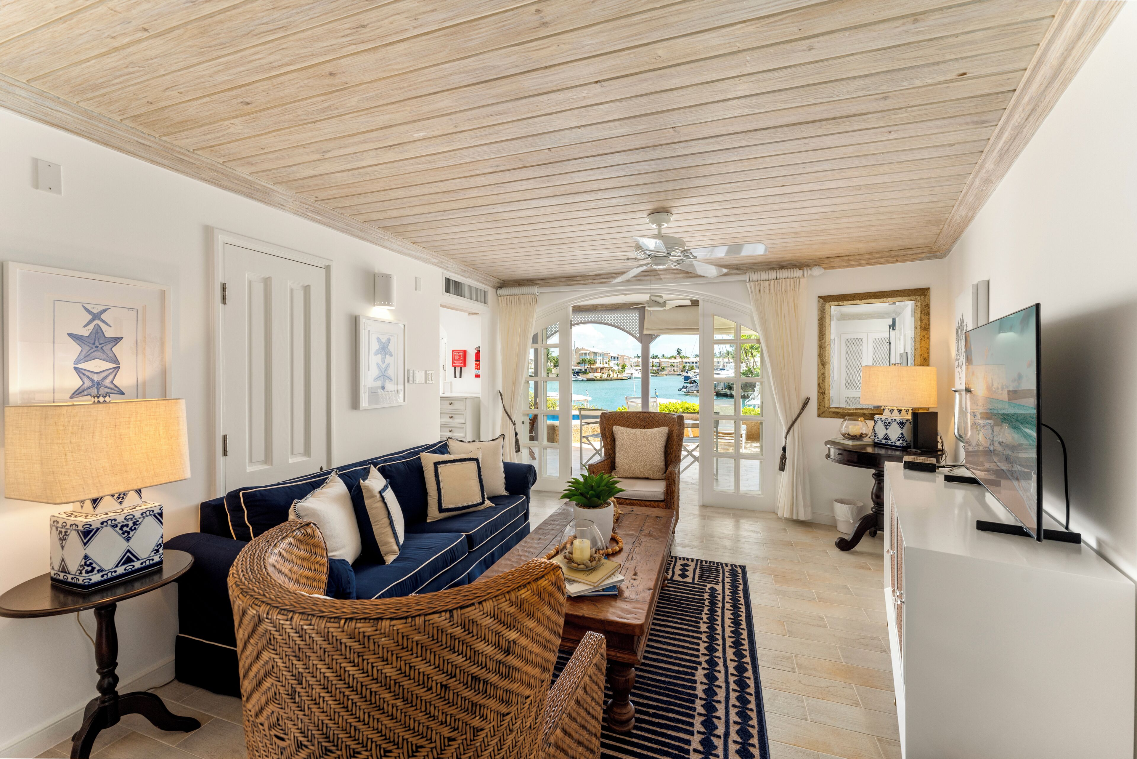 Apartment, 1 Bedroom (Lagoon, Front) | Living area