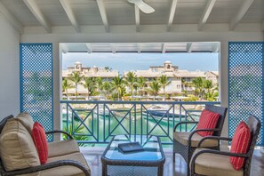 Signature Three bedroom lagoon front | Terrace/patio