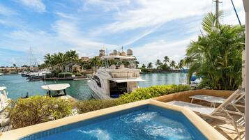 Apartment, 1 Bedroom (Lagoon, Front) | Terrace/patio