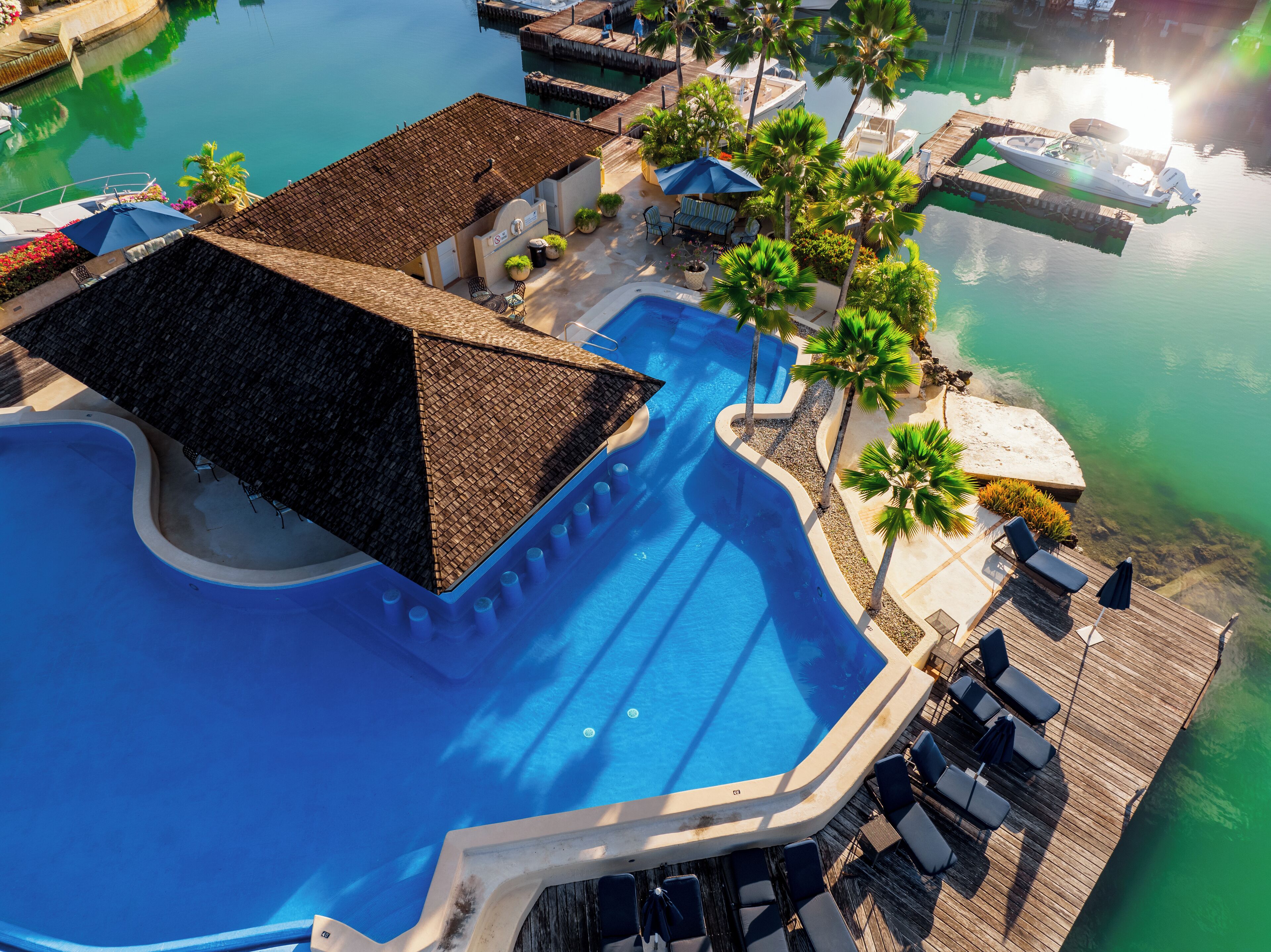 2 outdoor pools, sun loungers