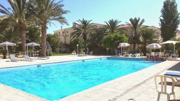Outdoor pool, pool umbrellas