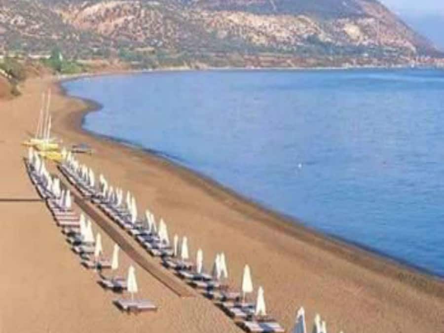 Beach nearby, scuba diving, water skiing, windsurfing