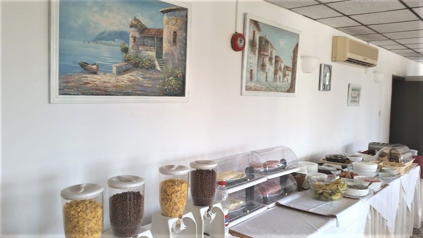 Petit déjeuner, déjeuner et dîner servis sur place