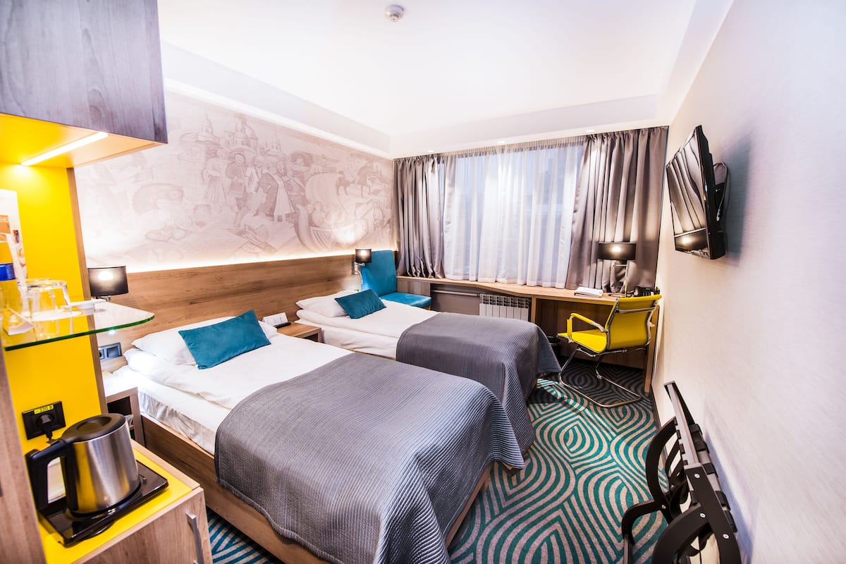 Premier Business Twin room | Hypoallergeen beddengoed, een kluis op de kamer, een bureau